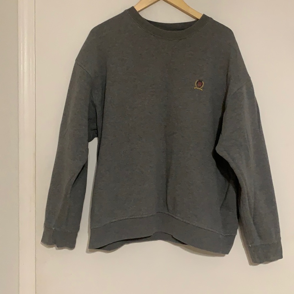 Vintage Y2K 90’s Tommy Hilfiger Heather Gray Sweater Crew Neck Crest Unisex